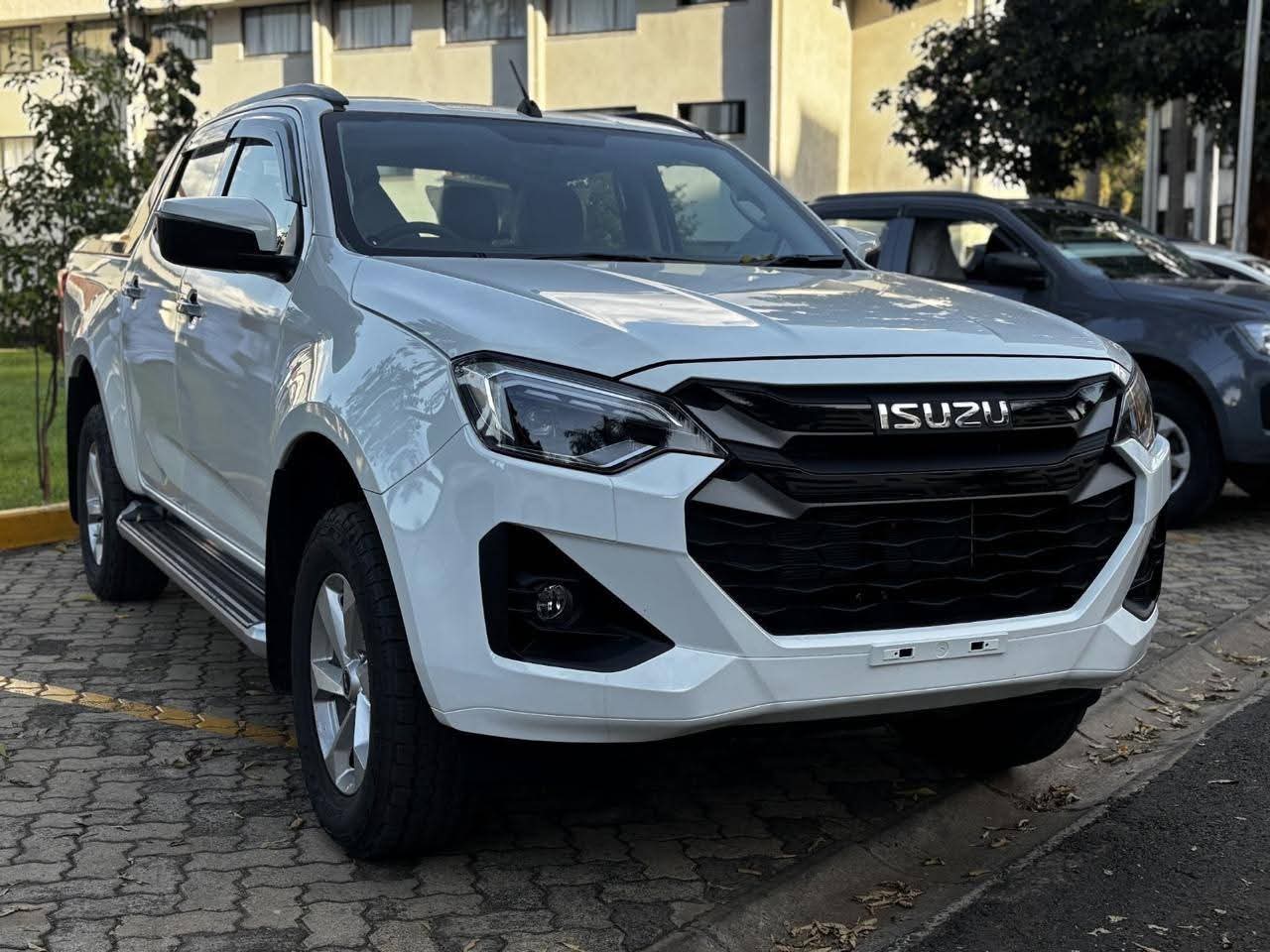 TFS 87 Double Cab 1900cc (Automatic)